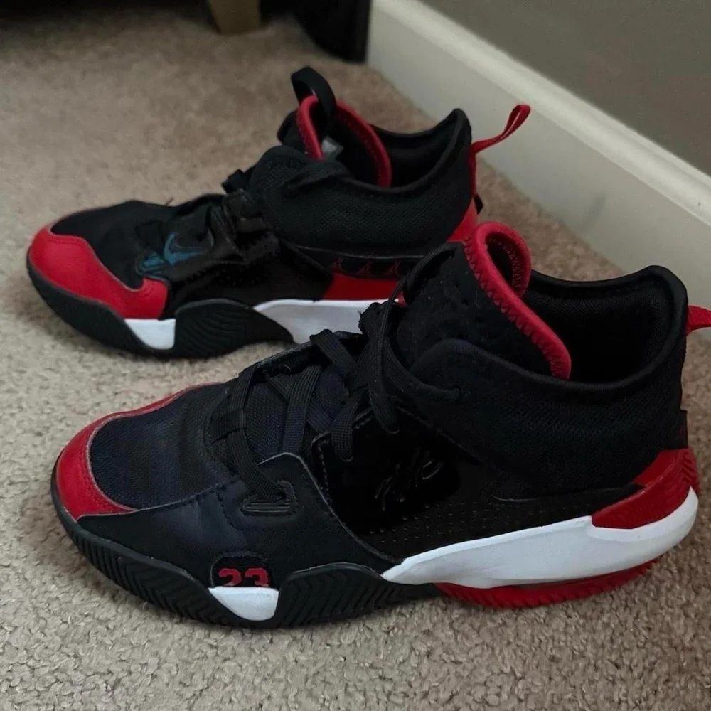 JORDAN STAY LOYAL 2 - Picture 2 of 6
